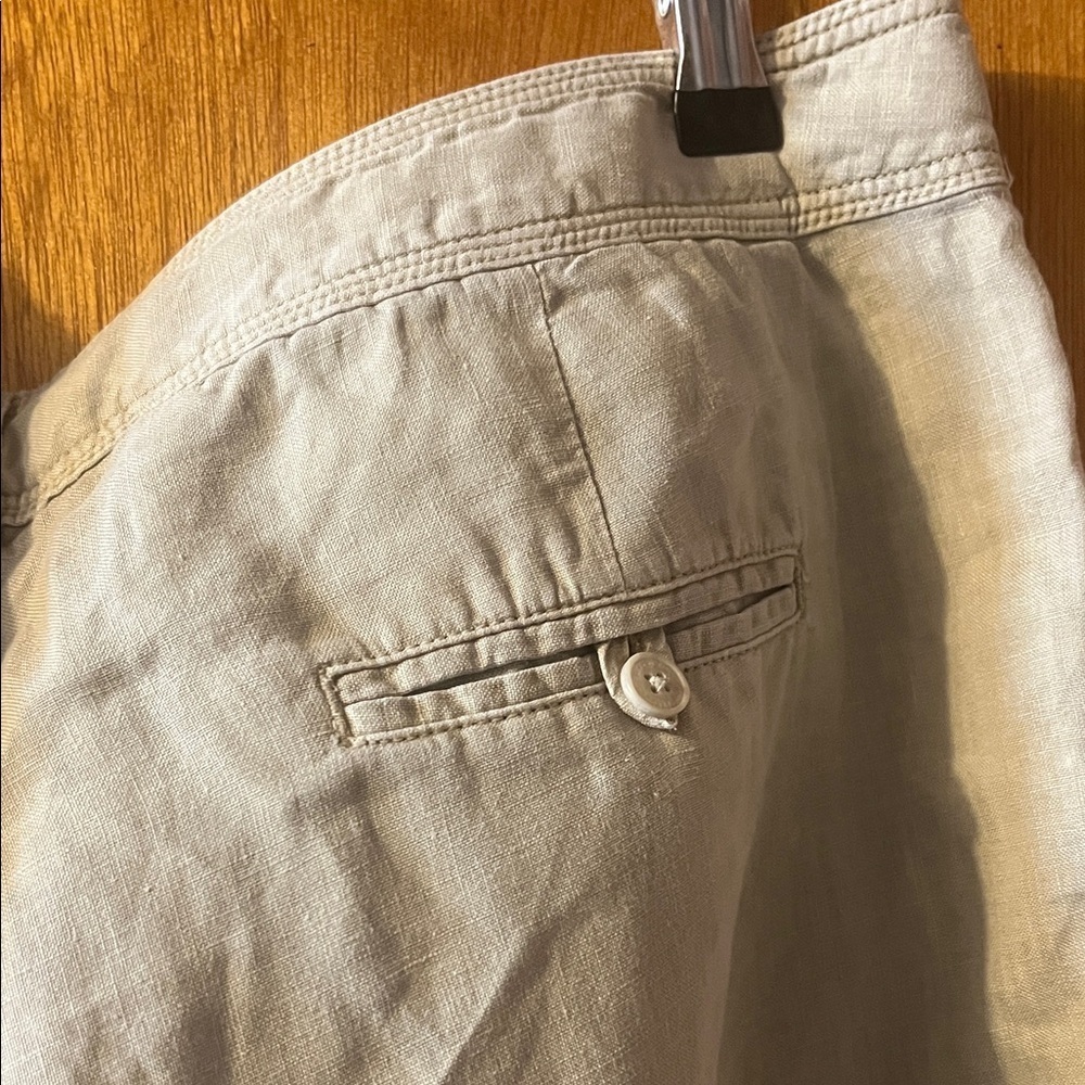 Tommy Bahama Women's Light Tan Capris 14 - Picture 9 of 9